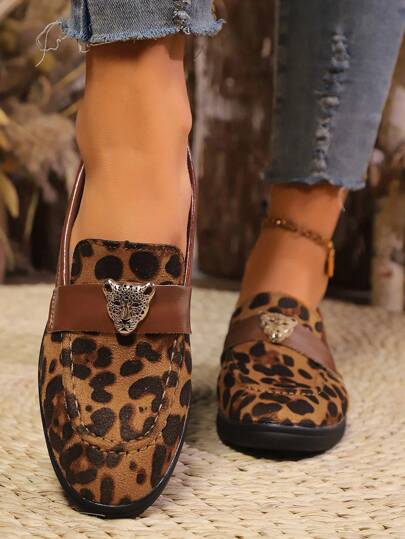 نعال جلدية من الفهد البني للنساء، خفيفة الوزن وذات نعل ناعم ، سهلة الارتداء ، كاجوال عصرية للخارج، أحذية مسطحة بتصميم رأس الفهد الأنيق