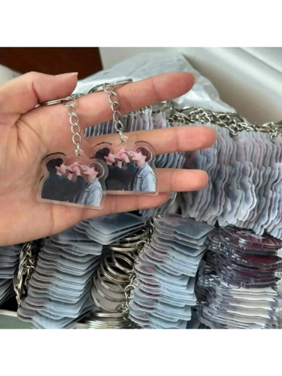 قلادة مفتاح أكريليك مخصصة بالصور، سلسلة مفتاح السيارة بشكل خاص، قلادة على الحقيبة الظهرية، للأزواج والأصدقاء والحيوانات الأليفة. فائقة الجودة بتأثير شكل مخصص حسب الصورة. هدية مثالية لعيد الحب، للزوجة/الصديقة في أعياد الحب والذكرى السنوية وحفلات الزفاف، لل