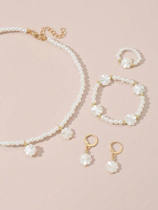 5 قطع/مجموعة للبنات طقم مجوهرات من قلادة وسوار وأقراط وخاتم بعلامات الزهور على شكل حبات لؤلؤ صناعية ، اكسسوارات موضة للاحتفالات وللأصدقاء المقربين