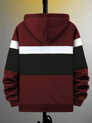 Manfinity Homme بلوزة ذات رقبة مع غطاء للرأس ، طباعة الطيور وأحرف من القطن الكاجوال، ألوان متداخلة، للرجال في فصل الخريف.