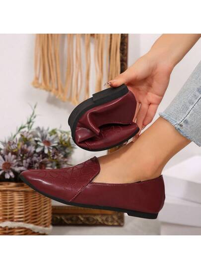 أحذية لوفر خفيفة الوزن من النساء أنيقة وعملية، بتصميم أحادي اللون، مريحة وغير انزلاقية