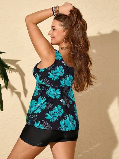 مايوه للسيدة بحجم إضافي قطعتين - سروال قصير مربع ووشاح علوي بطراز صيفي