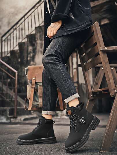 زوج من الحذاء الكاحلي البواب المبطن حراريًا مع طراز الخطابات، بوت عمل عالي من PU للخارج، بوت دراجة نارية أسود أحادي الجنس