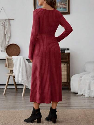 EMERY ROSE فستان كاجوال أنيق بياقة على شكل حرف V وأكمام طويلة محبوكة مزود بجيب للنساء، موسم الخريف