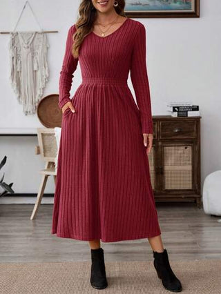 EMERY ROSE فستان كاجوال أنيق بياقة على شكل حرف V وأكمام طويلة محبوكة مزود بجيب للنساء، موسم الخريف