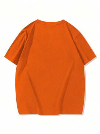 Manfinity Homme تي شيرت كاجوال شارع رجالي فضفاض أكمام قصيرة، أكتاف منسدلة، طباعة نقوش حرفية، لون أحادي، مناسب للصيف