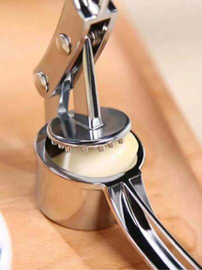 مفرمة ثوم متعددة الوظائف من الفولاذ المقاوم للصدأ بطلاء فضي عصري، مفرمة ثوم للمطبخ والتخييم، قطعة واحدة