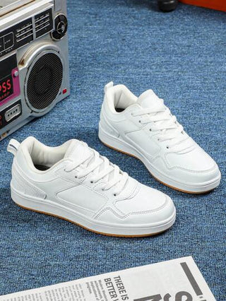 حذاء رياضي أبيض رجالي خفيف الوزن، قابل للتنفس، مناسب للارتداء اليومي والمشي والإجازات والحفلات، يمكن إهداؤه كهدية