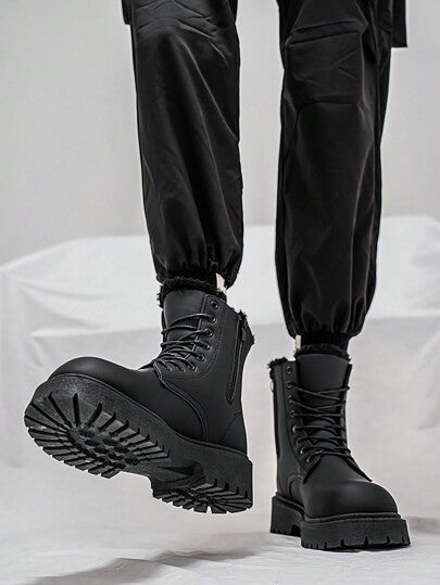 بوت جلدية عالية الجودة للرجال موديل 2024، سهلة التنسيق في كاجوال، مبطنة بالحرارة لفصلي الخريف والشتاء، مناسبة للإرتداء في الخارج والأراضي العشبية