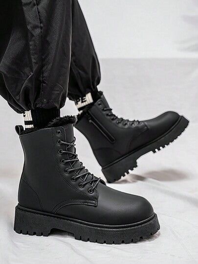 بوت جلدية عالية الجودة للرجال موديل 2024، سهلة التنسيق في كاجوال، مبطنة بالحرارة لفصلي الخريف والشتاء، مناسبة للإرتداء في الخارج والأراضي العشبية