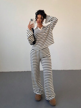 Siren Gaze مجموعة من طقمين نسائية مكونة من تي شيرت بياقة على شكل حرف V وأكمام منسدلة وبياقة مخملية، وبنطال بخصر مطاطي مخطط، بدلة قمصان الشتاء ذات المنسوجات الصوفية للخريف/الشتاء