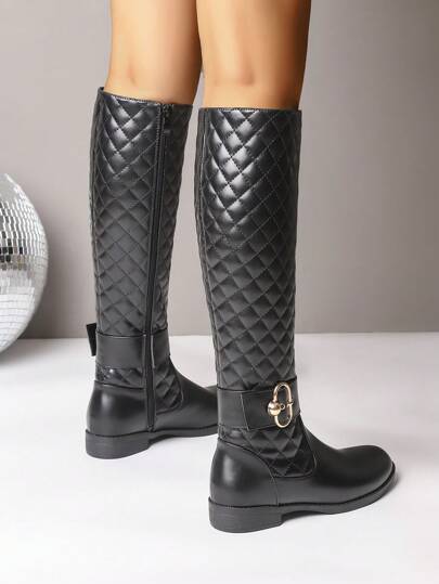 يرتدى مع السروال القصير، بوت طويلة نسائية مريحة للخارج لعام 2024، مقاومة للانزلاق مع زخرفة أزرار معدنية مطرزة، بوت سوداء عصرية متعددة الاستخدامات بسحاب جانبي وصولة متوسطة، ذات نعل سميك مضاد للانزلاق وأصبع مستدير، بوت غربية نسائية عالية الكعب