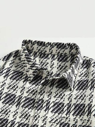 Manfinity Homme جاكيت رياضية متكاسلة مطبوعة بالخطوط السوداء للرجال مزودة بسحاب