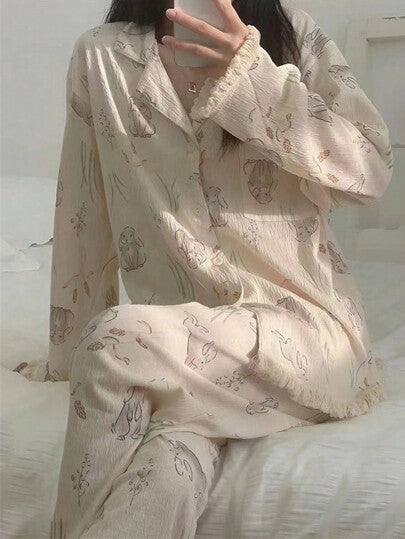 مجموعتان من الملابس النوم للنساء،تتميز بطبعة أرنب باللون المشمشي مع شراريب، ملابس علوية بأكمام طويلة وبأزرار أمامية وبنطلون فضفاض طويل،مناسب للارتداء المنزلي في الربيع والخريف،مجموعة مكونة من قطعتين