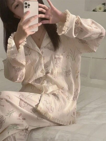 مجموعتان من الملابس النوم للنساء،تتميز بطبعة أرنب باللون المشمشي مع شراريب، ملابس علوية بأكمام طويلة وبأزرار أمامية وبنطلون فضفاض طويل،مناسب للارتداء المنزلي في الربيع والخريف،مجموعة مكونة من قطعتين