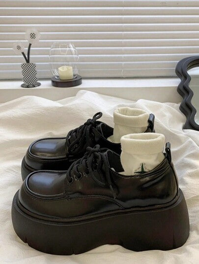 أحذية أوكسفورد حريمي أكسفورد ذو كعب سميك لنساء، الطراز البريطاني الكلاسيكي الجديد لربيع 2024، أحذية عشوائية مناسبة للسهرات ذات رباط