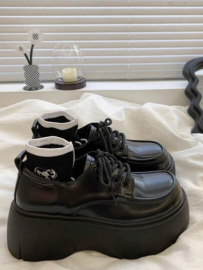 أحذية أوكسفورد حريمي أكسفورد ذو كعب سميك لنساء، الطراز البريطاني الكلاسيكي الجديد لربيع 2024، أحذية عشوائية مناسبة للسهرات ذات رباط