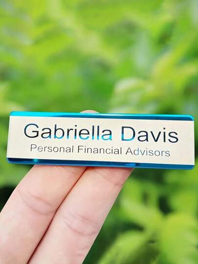 قلادة لوحة الاسم المخصصة قطعة واحدة - شارة هوية الاسم الشخصي المحفور - دبوس صدر من الفولاذ المقاوم للصدأ المنقوش حسب الطلب 70X20 مم - تصميم مربع مناسب للمكتب والارتداء اليومي