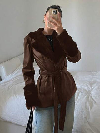 EZwear معطف جلد اصطناعي مخصر مع طوق فرو لموضة المرأة، خريفي