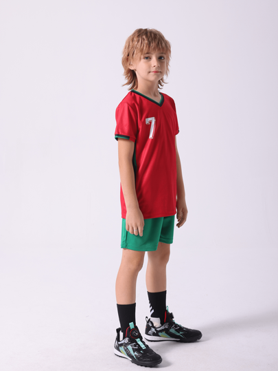 طقم رياضي لأولاد المراهقين مكون من 2 قطعة تي شيرت بطباعة أرقام رقبة على شكل V وشورت