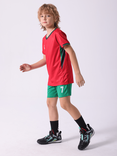 طقم رياضي لأولاد المراهقين مكون من 2 قطعة تي شيرت بطباعة أرقام رقبة على شكل V وشورت