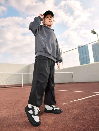 أحذية رياضية كاجوال بنات مريحة بقاعدة ناعمة باللون الأبيض والأسود بتصميم عصري متعدد الاستخدامات، مناسبة لجميع المواسم