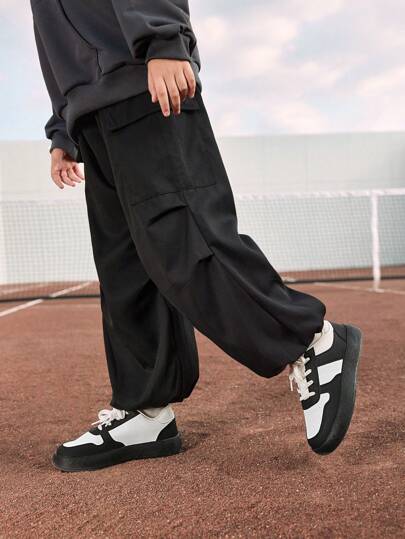 أحذية رياضية كاجوال بنات مريحة بقاعدة ناعمة باللون الأبيض والأسود بتصميم عصري متعدد الاستخدامات، مناسبة لجميع المواسم