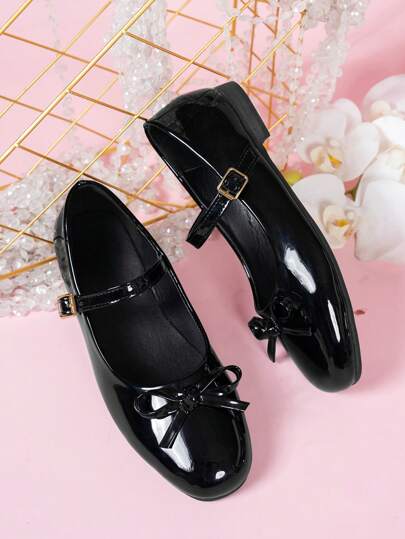 أحذية أوكسفورد حريمي أحذية ماري جين كلاسيكية مسطحة للنساء ذات أربطة إبزيم وعقدة، تصميم أنيق خفيف الوزن متعدد الاستخدامات أسلوب أكسفورد كاجوال بكعب سميك منخفض بطراز ريترو أوروبي بريطاني