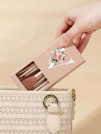 مجموعة فرش مستحضرات تجميل محمولة بألوان البشرة مع مرايا، بطباعة حرف من أ إلى ي وأزهار، فرش ماكياج ذات شعيرات ناعمة، فرش ماكياج محمولة مع علب مرآة، أقلام تجميل متعددة الوظائف، فرش أساس المكياج، فرش ظلال العيون، أدوات تجميل للمبتدئين، فرشاة خلط منظم...