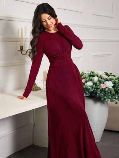 Modelyn فستان طويل أنيق للسهرة بطول كامل للنساء بلون أساسي، ياقة مستديرة وأكمام طويلة، مزين بتصميم متقاطع الخصر