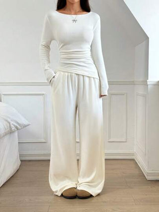 طقم حريمي قطعتين EZwear طقم يتكون من تي شيرت بياقة دائرية أبيض ذو أكمام طويلة وبنطال ساق واسعة، مجموعة كاجوال 2 قطعة