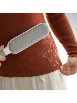 قطعة واحدة من فرشاة التنظيف القابلة لإعادة الاستخدام، مزيل الشعر للحيوانات الأليفة ذو الوجهين، فرشاة يدوية لكنس الغبار الساكن، مناسبة للقطط والملابس والأثاث والسجاد، مصنوعة من مادة البوليبروبيلين القوية ولا تحتاج لطاقة