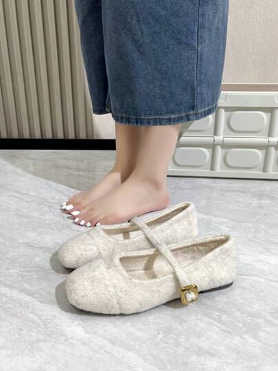 أحذية سهلة الارتداء طراز الفتاة الناعمة، ذات شبكة تنفس وحزام، أحذية بيضاوية اللسان، لوفرز رتيعة الأنف، مجموعة 2025 الجديدة