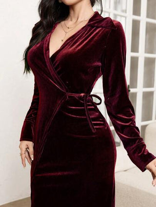 Modelyn فستان مخمل أنيق مصمم باكمام ملفوفة وشق في الهيم ، فستان نسائي طويل للخريف/الشتاء باللون البوردو
