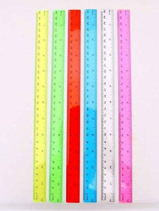 أدوات مكتبية ومدرسية قطعة واحدة مسطرة بلاستيكية متعددة الألوان بطول 30سم، شفافة بحافة مستقيمة، ذات حافتين متجهتين ومقياسين بارز للرؤية السهلة