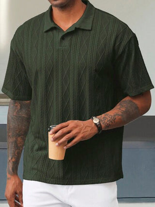 Manfinity Homme قميص بولو قصير الأكمام للرجال، تصميم هندسي بقوام ، ملائم للارتداء اليومي