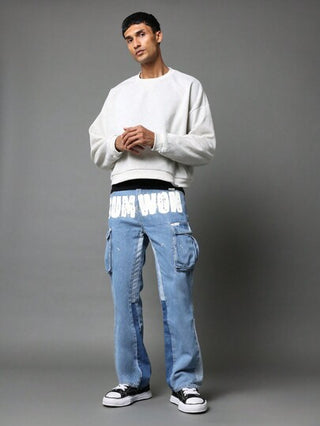 SUMWON بنطلون جينز كارجو بنقشة أمامية مع قصة فلير