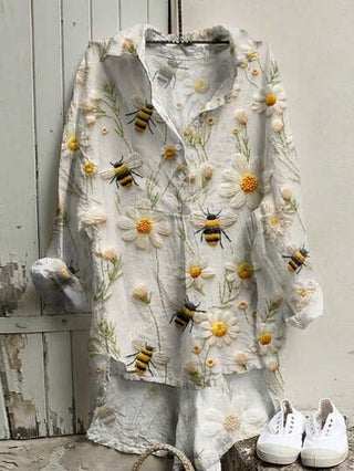 قميص سيدات كاجوال بطباعة نقشة الزهور والنحل مع تفاصيل أزرار