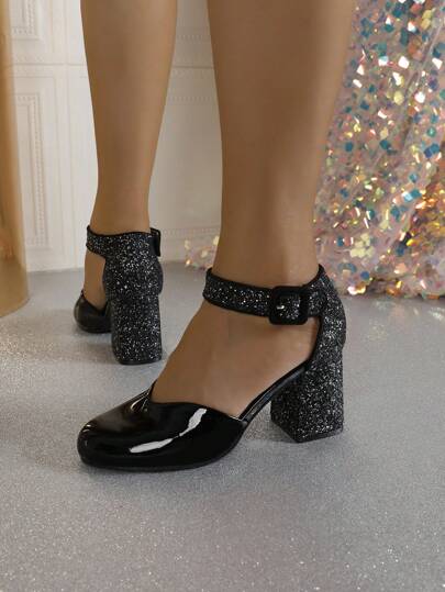 كعب عالي أسود بكعب سميك مرصع بالترتر مع فتحات دائرية للنساء