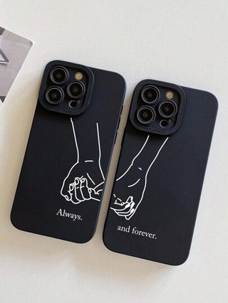 حافظتا هاتف جرافيك بنمط قلوب الزوجين المتشابكة يدا بيد مع شعار "دائما وإلى الأبد"، أغطية هاتف سوداء بسيطة متوافقة مع أجهزة آيفون وسامسونج جالكسي قطعتان