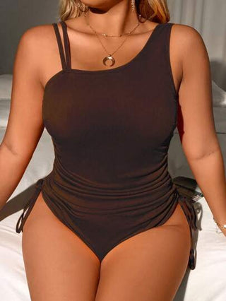 SHEIN Swim Curve حجم كبير 1 قطعة ملابس سباحة للنساء مصنوعة من قماش مجعد أحادي اللون ذات الأكتاف المكشوفة والرباط والكشكشة المنحفة مناسبة لفصل الصيف