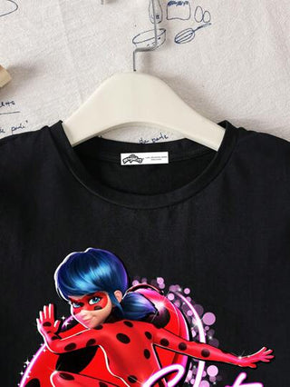 تيشيرتات بناتي Miraculous Ladybug X تيشيرت قصير الأكمام أسود مطبوع بشخصيات كرتونية وأحرف للفتيات المراهقات ، صيفي