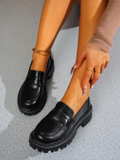 أحذية أوكسفورد حريمي أحذية كاجوال بكعب سميك مقاس كبير للسيدات ذات فتحة دائرية، كعب سميك جديد للربيع والخريف، ذات قاعدة سميكة مريحة متعددة الاستخدامات لأماكن العمل، أحذية جلدية منصة صغيرة بالطراز البريطاني البسيط