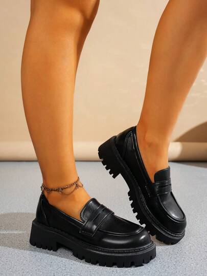 أحذية أوكسفورد حريمي أحذية كاجوال بكعب سميك مقاس كبير للسيدات ذات فتحة دائرية، كعب سميك جديد للربيع والخريف، ذات قاعدة سميكة مريحة متعددة الاستخدامات لأماكن العمل، أحذية جلدية منصة صغيرة بالطراز البريطاني البسيط