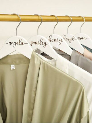 خشبية محفورة باسم مخصص ، هدايا لوصيفة العروس ، اقتراح لوصيف العريس ، شماعات للزفاف ، هدايا لمربية الشرف ، شماعة خشبية مخصصة لوصيفة العروس ، هدية للزوجين ، شماعة مخصصة لوصيف العريس ، متعددة الوظائف ، مقاومة للعفن ، زخرفية ، قابلة لإعادة الاستخدام ، راقية ،