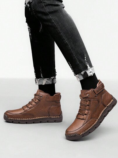 CLOHOO بوت رجالية قصيرة معشقة يدويًا من علامة تجارية CLOHOO، بوت جلدية رجالية عالية الرقبة، بوت التنزه، بوت المشي