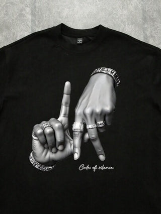 Manfinity EMRG تي شيرت أسود للرجال بطبعة لوجو إيماءة اليد LA لوس أنجلوس، موضة الشارع الراقية بياقة منسدلة