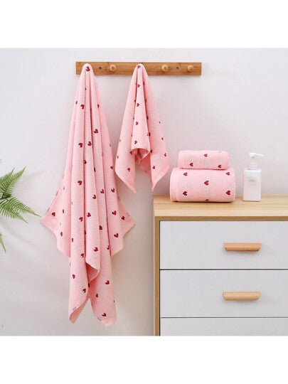 مجموعة منشفة واحدة ذات نمط قلب ومكونة من قطعتين (منشفة حمام + منشفة يد) - مجموعة حمام لينة وماصة بدون رائحة، منشفة يد واحدة (34*75سم) ومنشفة حمام واحدة (70*140سم)، مناسبة لاستخدام الأزواج والعائلات وكهدية عيد الحب