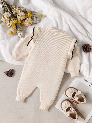 SHEIN رومبير رضيعة بيج أنيقة وأنيقة. لونها الهادئ مناسب لمناسبات متعددة.