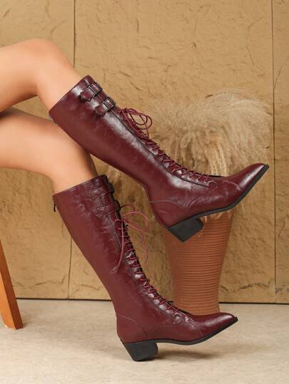 الأحذية السوداء الطويلة للنساء طراز جديد لخريف/شتاء، بوت جلد بياقة طويلة إلى أعلى الركبة بطرف مدبب، مزود بحزام مشبك وأربطة أمامية، بوت دراجة نارية